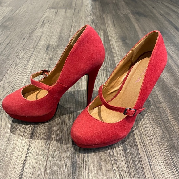 Size 6 Red Mary Jane Heels - Picture 1 of 4